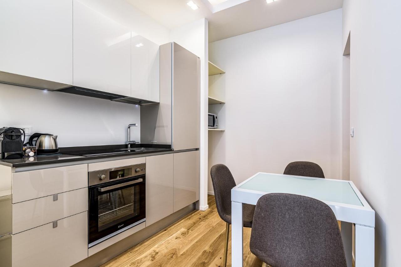 Basiliche Apartment Milan Bagian luar foto