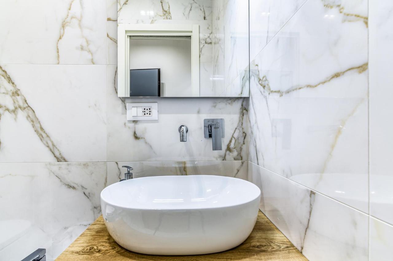 Basiliche Apartment Milan Bagian luar foto