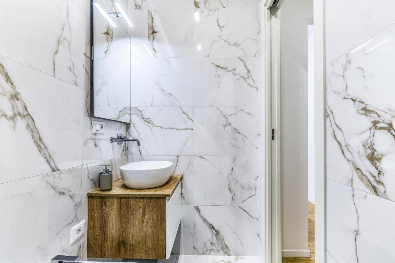 Basiliche Apartment Milan Bagian luar foto